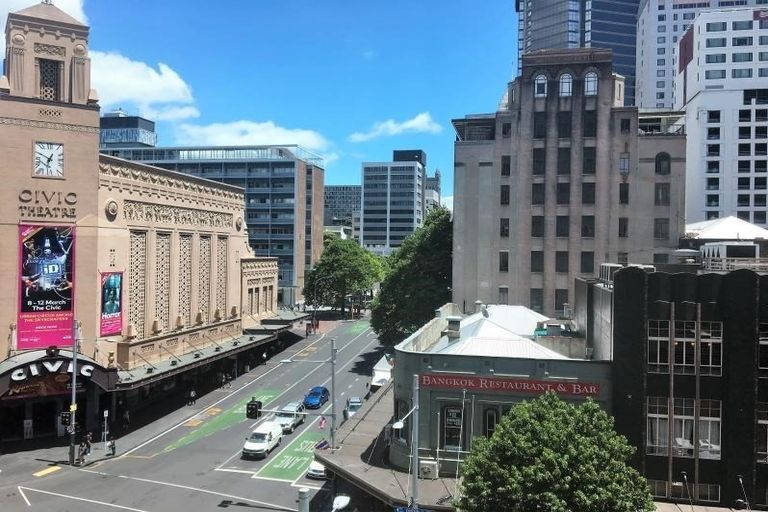 Photo of property in 290 Queen Street, Pukekohe, 2120