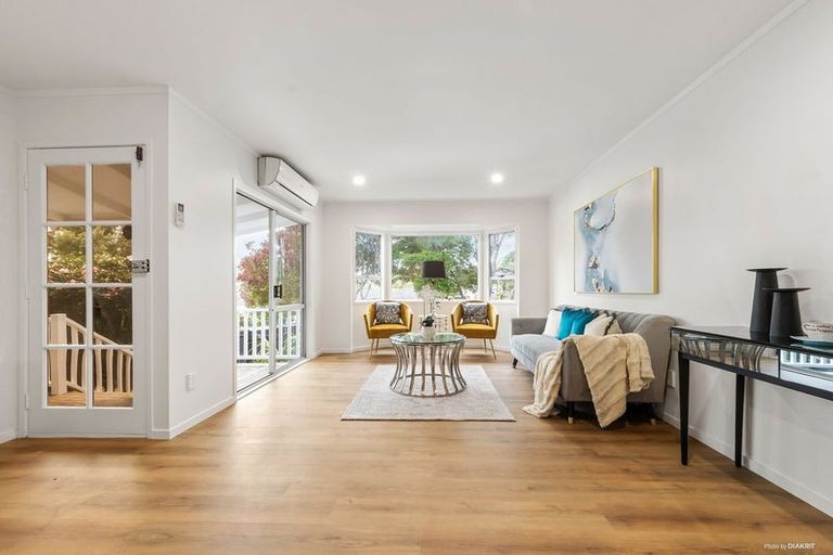 Photo of property in 1 Pahi Place, West Harbour, Auckland, 0618