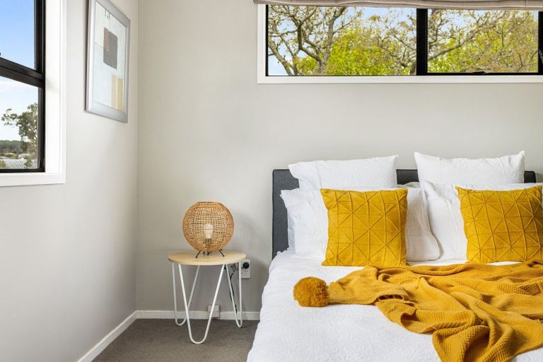 Photo of property in 66 Lynn Road, Bayview, Auckland, 0629