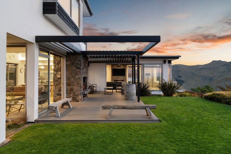 Photo of property in 21 Parkridge Place, Mount Pleasant, Christchurch, 8081