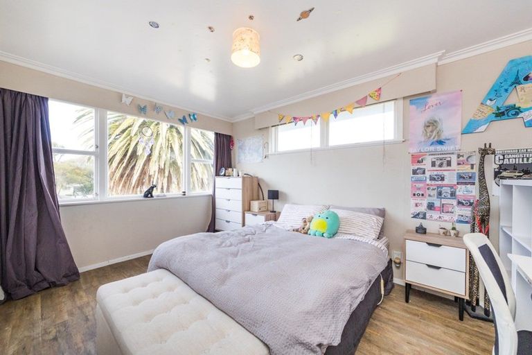 Photo of property in 11 Catlins Crescent, Milson, Palmerston North, 4414