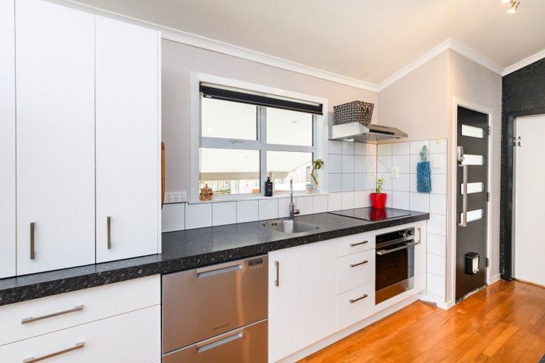 Photo of property in 17 Patea Place, Terrace End, Palmerston North, 4410