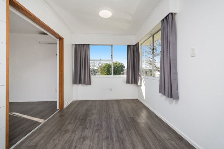 Photo of property in 52 Cockayne Crescent, Sunnynook, Auckland, 0620