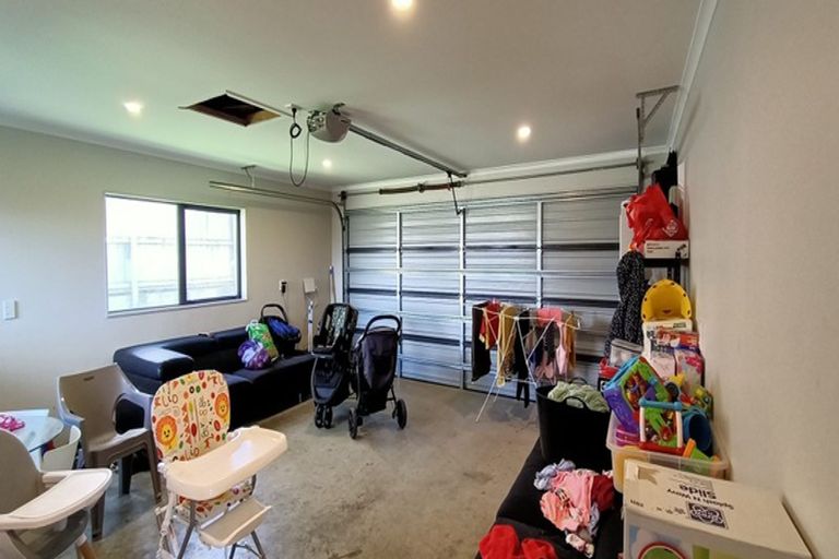 Photo of property in 25 Andover Way, Goodwood Heights, Auckland, 2105