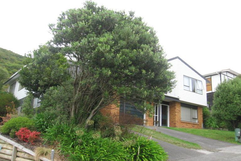 Photo of property in 40 Greyfriars Crescent, Tawa, Wellington, 5028