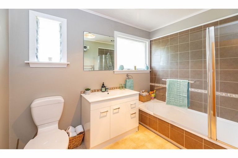 Photo of property in 32 Horton Place, Avondale, Christchurch, 8061