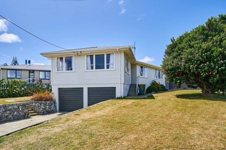 Photo of property in 9 Falcon Street, Cannons Creek, Porirua, 5024