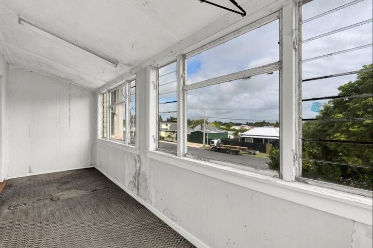 Photo of property in 3 Carrington Street, New Plymouth, 4310