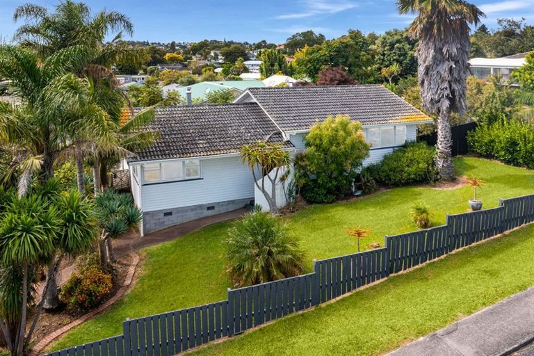 Photo of property in 14 Roick Parade, Glen Eden, Auckland, 0602