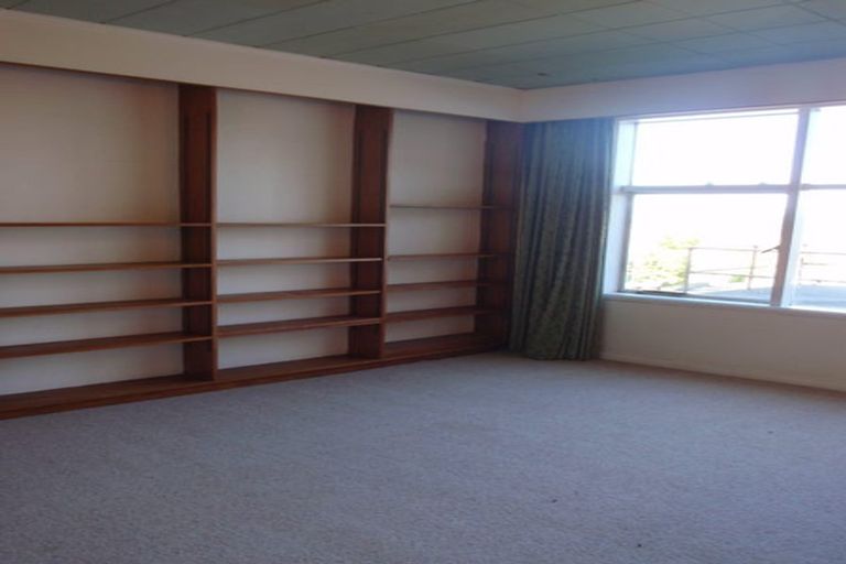 Photo of property in 2 Sugarloaf Road, Brooklyn, Wellington, 6021