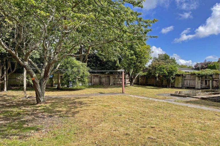 Photo of property in 28 Pahiatua Street, Hokowhitu, Palmerston North, 4410