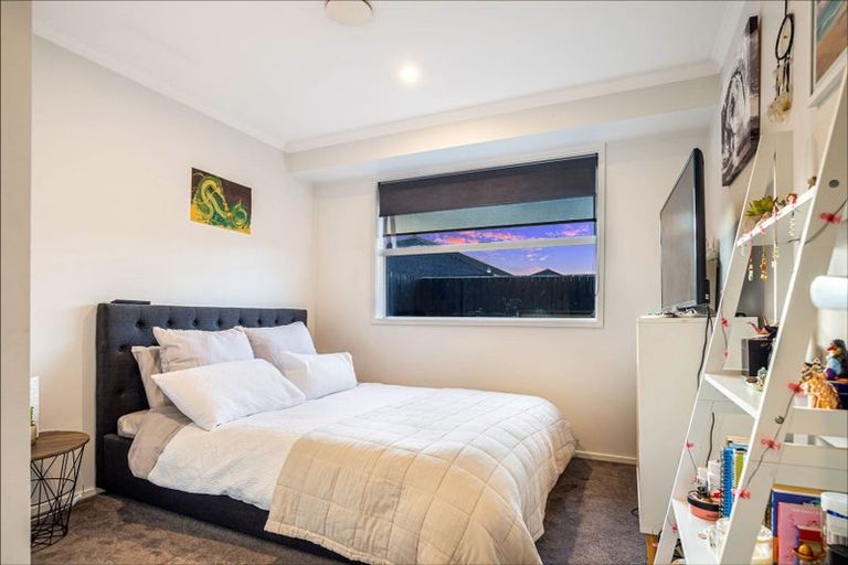 Photo of property in 20 Eric Farley Drive, Kumeu, 0810