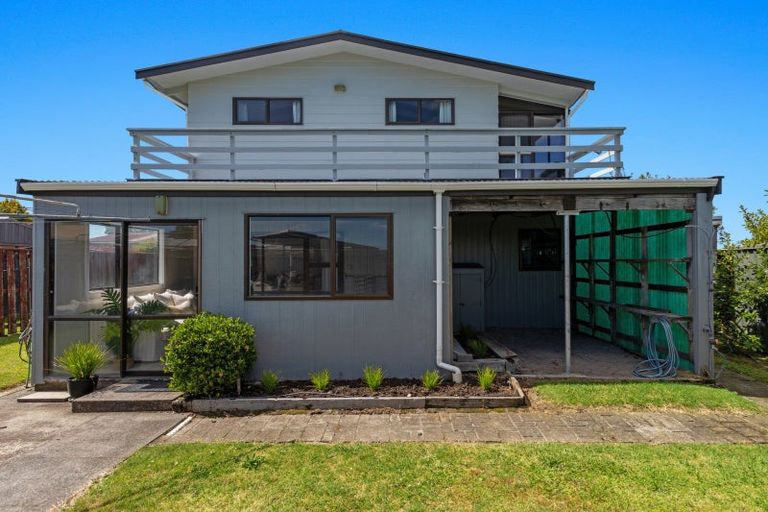 Photo of property in 18 Tawhara Place, Edgecumbe, 3120