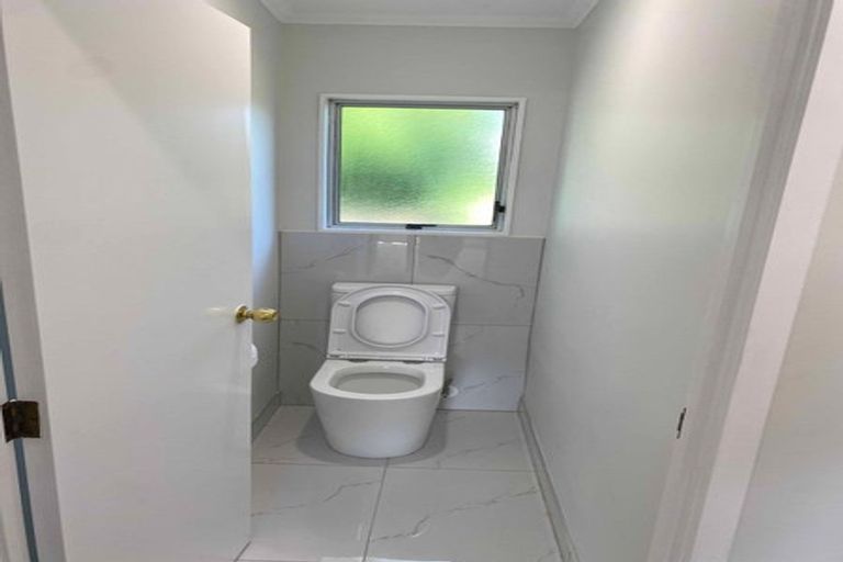 Photo of property in 2/4 Northall Road, New Lynn, Auckland, 0600