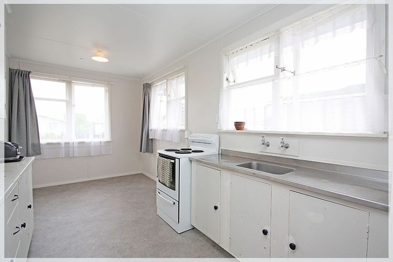 Photo of property in 13 Hinemoa Street, Levin, 5510