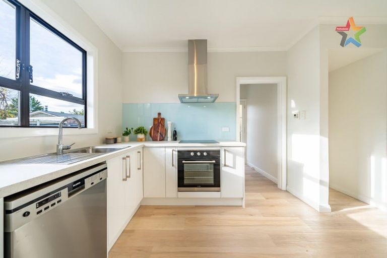 Photo of property in 15 Heretaunga Square, Silverstream, Upper Hutt, 5019