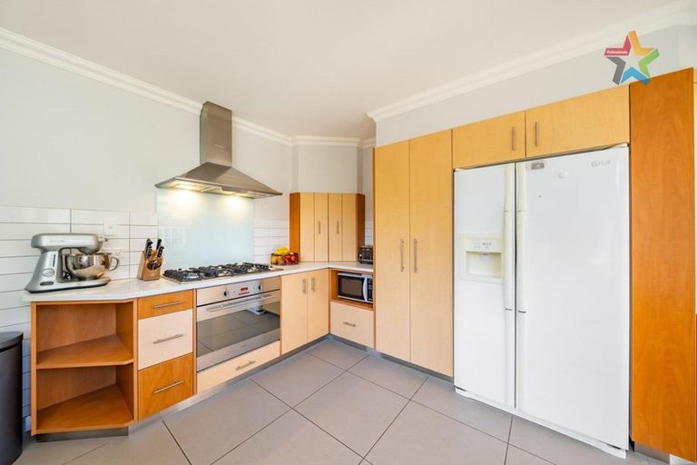 Photo of property in 188 Miromiro Road, Normandale, Lower Hutt, 5010