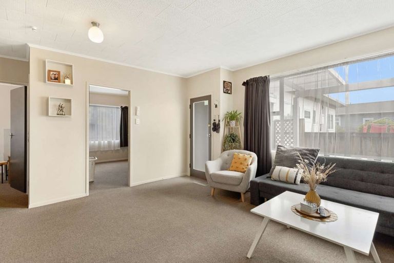 Photo of property in 2/54 Weston Avenue, Roslyn, Palmerston North, 4414