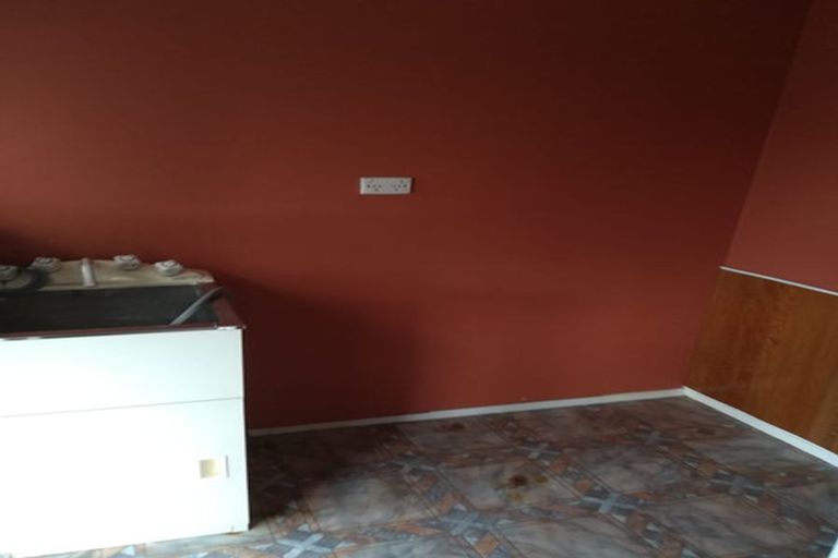 Photo of property in 70 Millbrook Road, Henderson, Auckland, 0612