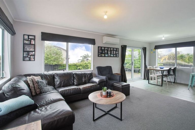 Photo of property in 25 Crispe Road, Clarks Beach, 2122