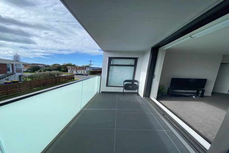 Photo of property in 6/764 Beach Road, Browns Bay, Auckland, 0630