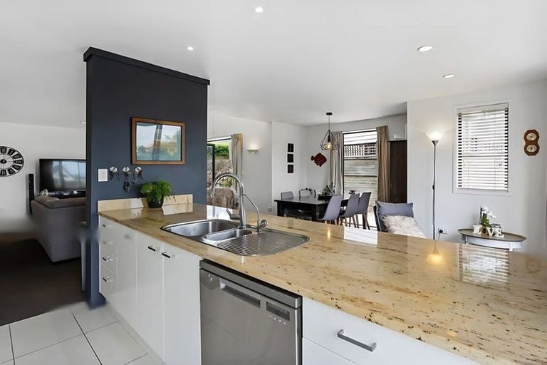 Photo of property in 27 Tamaki Drive, Pakuranga, Auckland, 2010