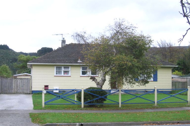 Photo of property in 13 Molesworth Street, Taita, Lower Hutt, 5011