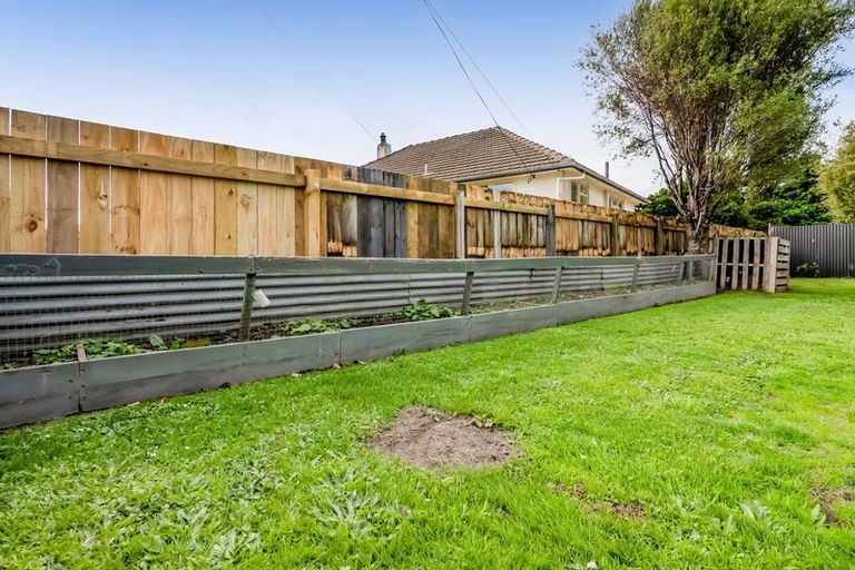 Photo of property in 21 Miro Street, Merrilands, New Plymouth, 4312