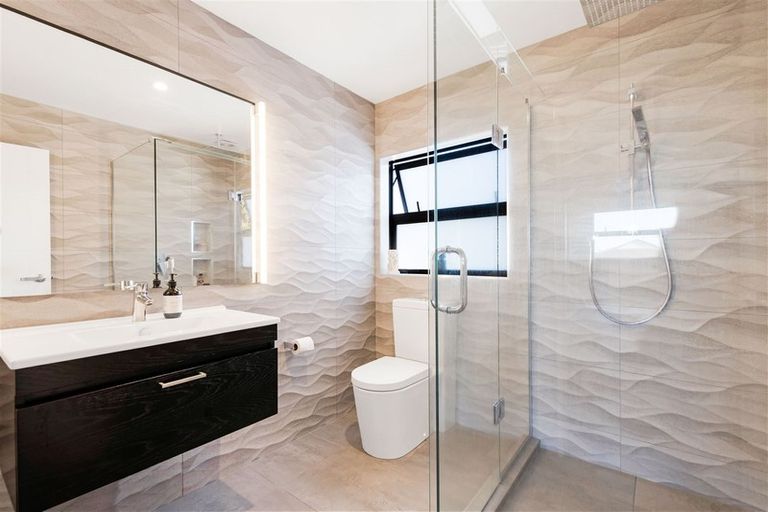 Photo of property in 20 Renoir Street, West Harbour, Auckland, 0618