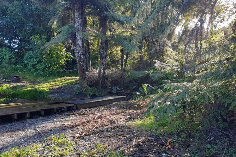 Photo of property in 1580 Rings Road, Coromandel, 3506