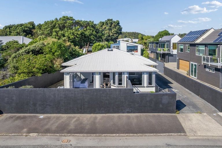 Photo of property in 7 Sunset Parade, Plimmerton, Porirua, 5026