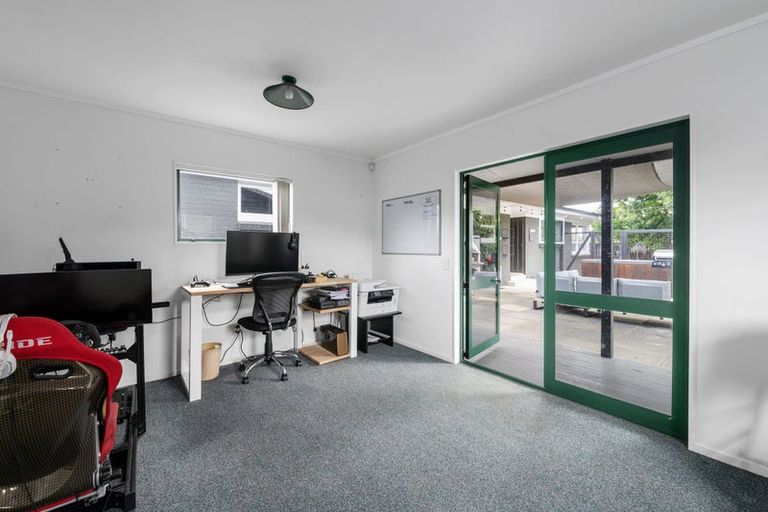 Photo of property in 1 Seifert Street, Forest Lake, Hamilton, 3200