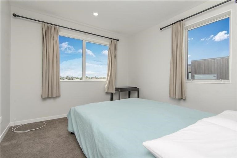 Photo of property in 2 Caldera Drive, Long Bay, Auckland, 0630