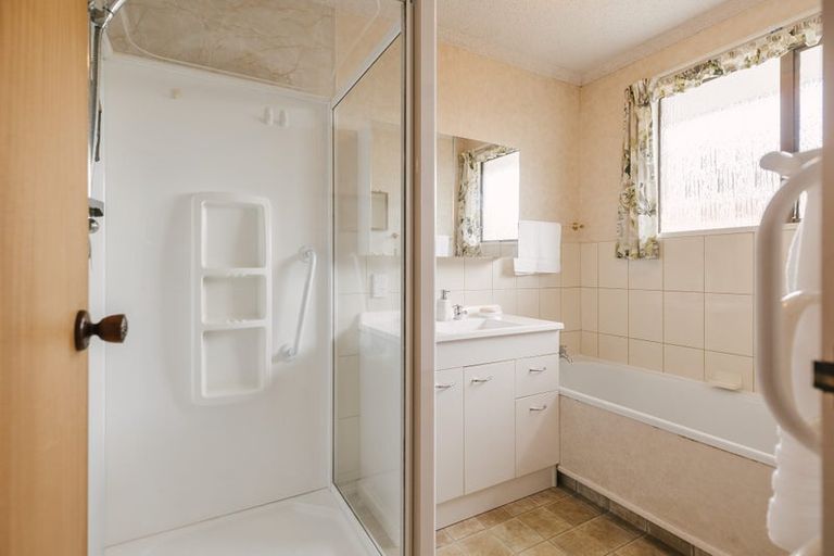 Photo of property in 4 Mcarthur Street, Terrace End, Palmerston North, 4410