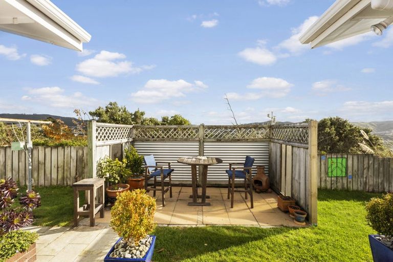 Photo of property in 11 Diane Grove, Paparangi, Wellington, 6037