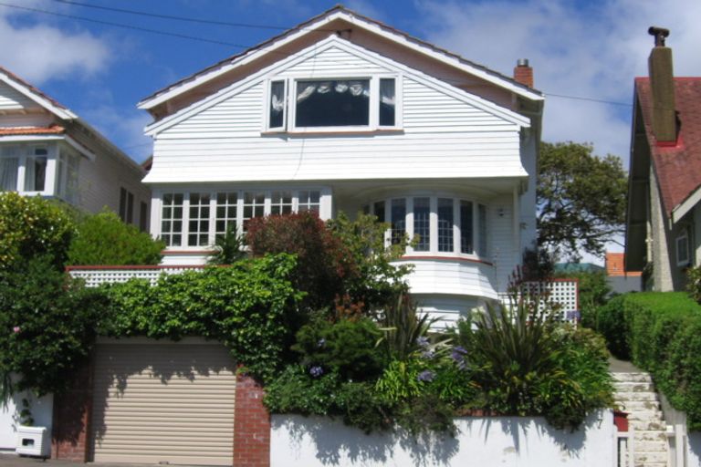 Photo of property in 7 Ngaio Road, Kelburn, Wellington, 6012