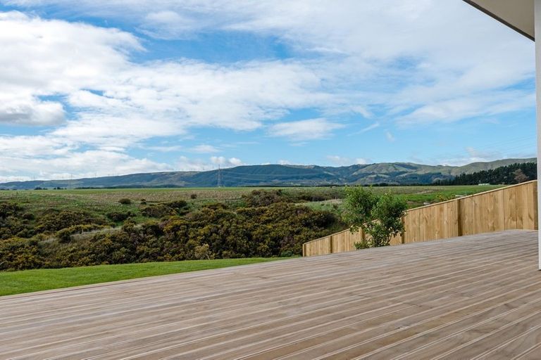 Photo of property in 35 Silicon Way, Fitzherbert, Palmerston North, 4410