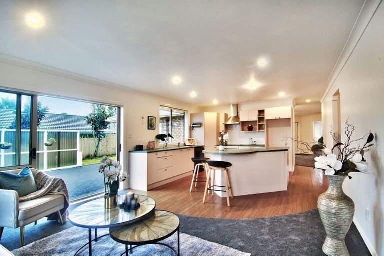 Photo of property in 4 Xena Way, Henderson, Auckland, 0612