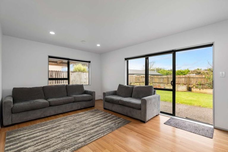 Photo of property in 16 O'sullivan Place, Waiuku, 2123