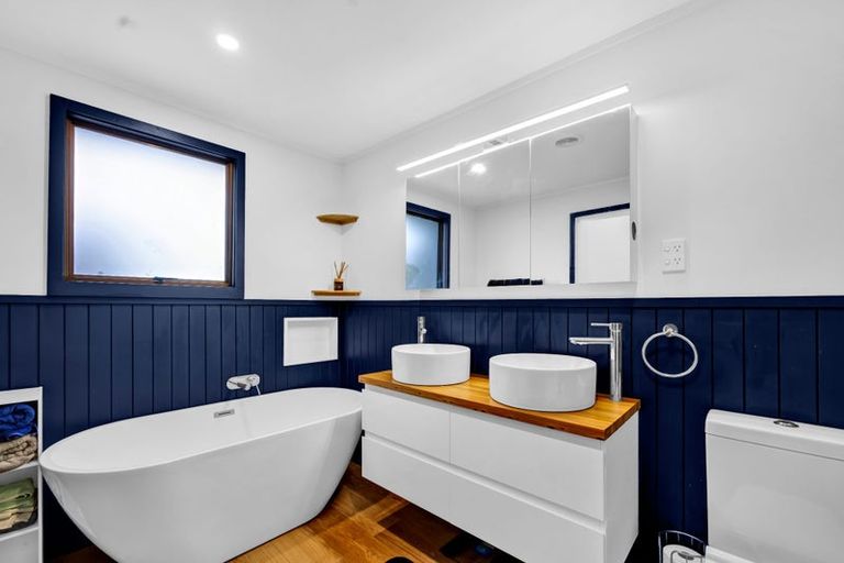 Photo of property in 8 Clearview Road, Lepperton, New Plymouth, 4373