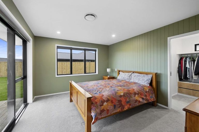 Photo of property in 8 Kararaina Close, Whalers Gate, New Plymouth, 4310