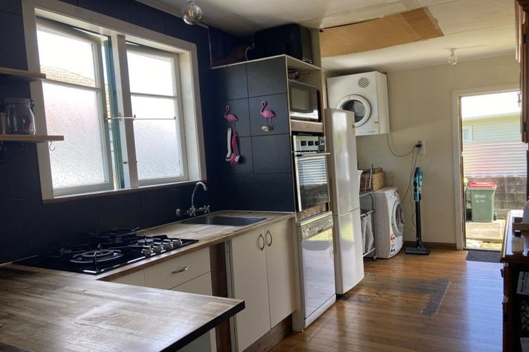 Photo of property in 89 Broadway, Waitara, 4320