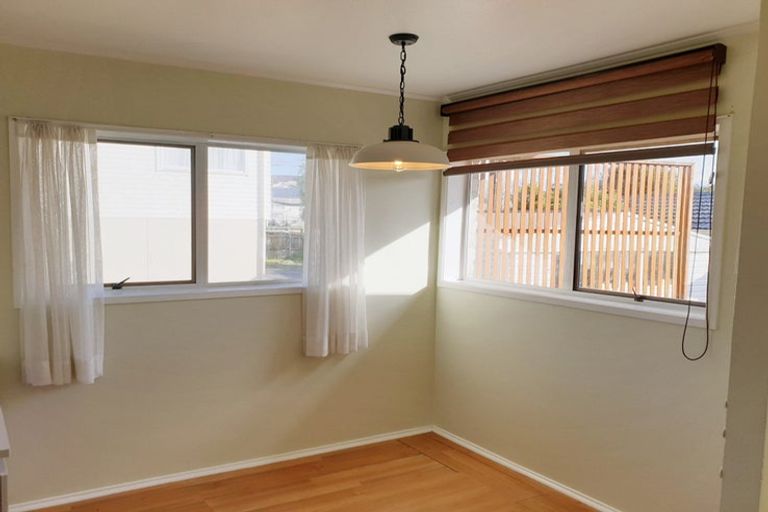 Photo of property in 1/856 East Coast Road, Northcross, Auckland, 0630