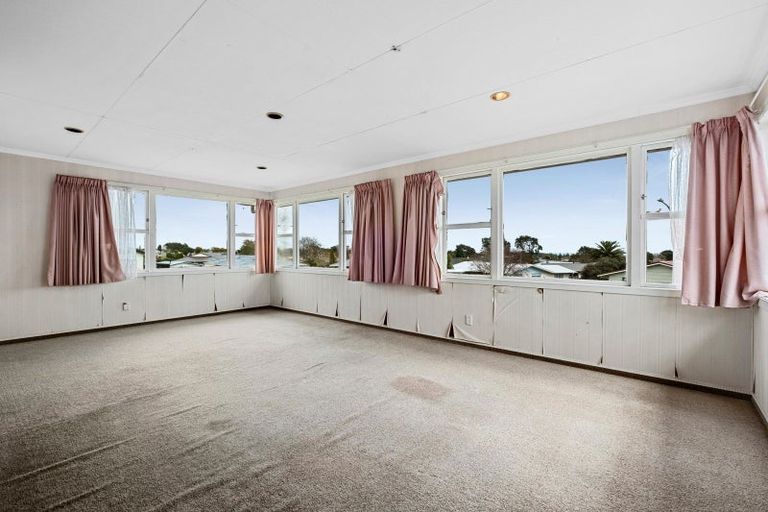 Photo of property in 18 Leon Place, Waitara, 4320