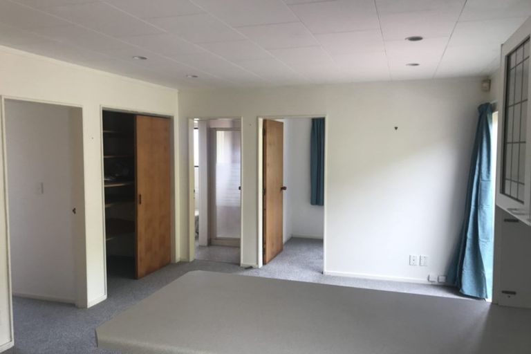 Photo of property in 17 Shastri Terrace, Khandallah, Wellington, 6035