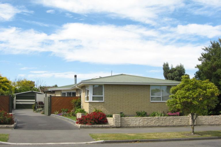 Photo of property in 26 Royal Park Drive, Parklands, Christchurch, 8083