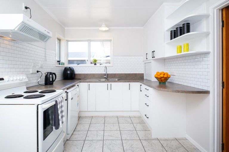 Photo of property in 37 James Cook Street, Havelock North, 4130