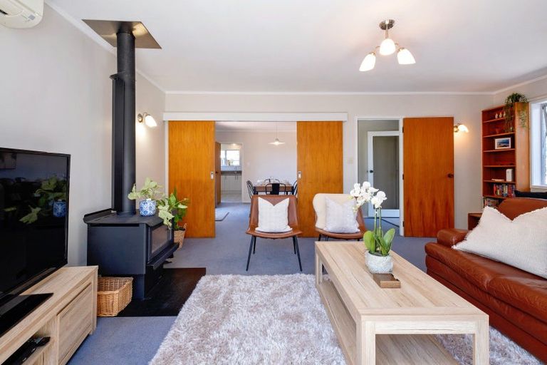 Photo of property in 37 James Cook Street, Havelock North, 4130