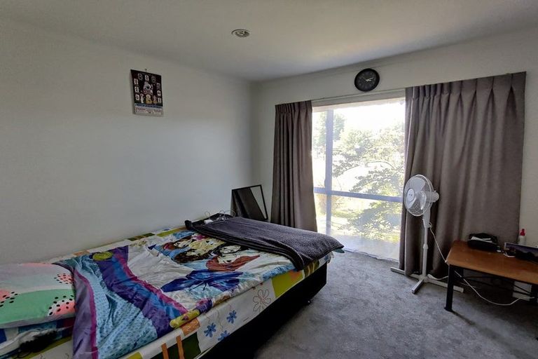 Photo of property in 1 Gortin Close, East Tamaki, Auckland, 2013
