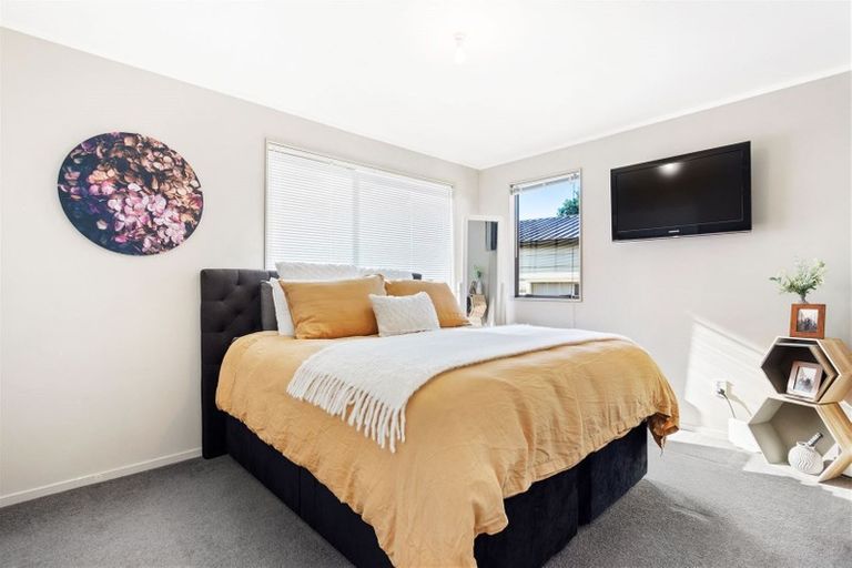 Photo of property in 24 Hassan Drive, Massey, Auckland, 0614